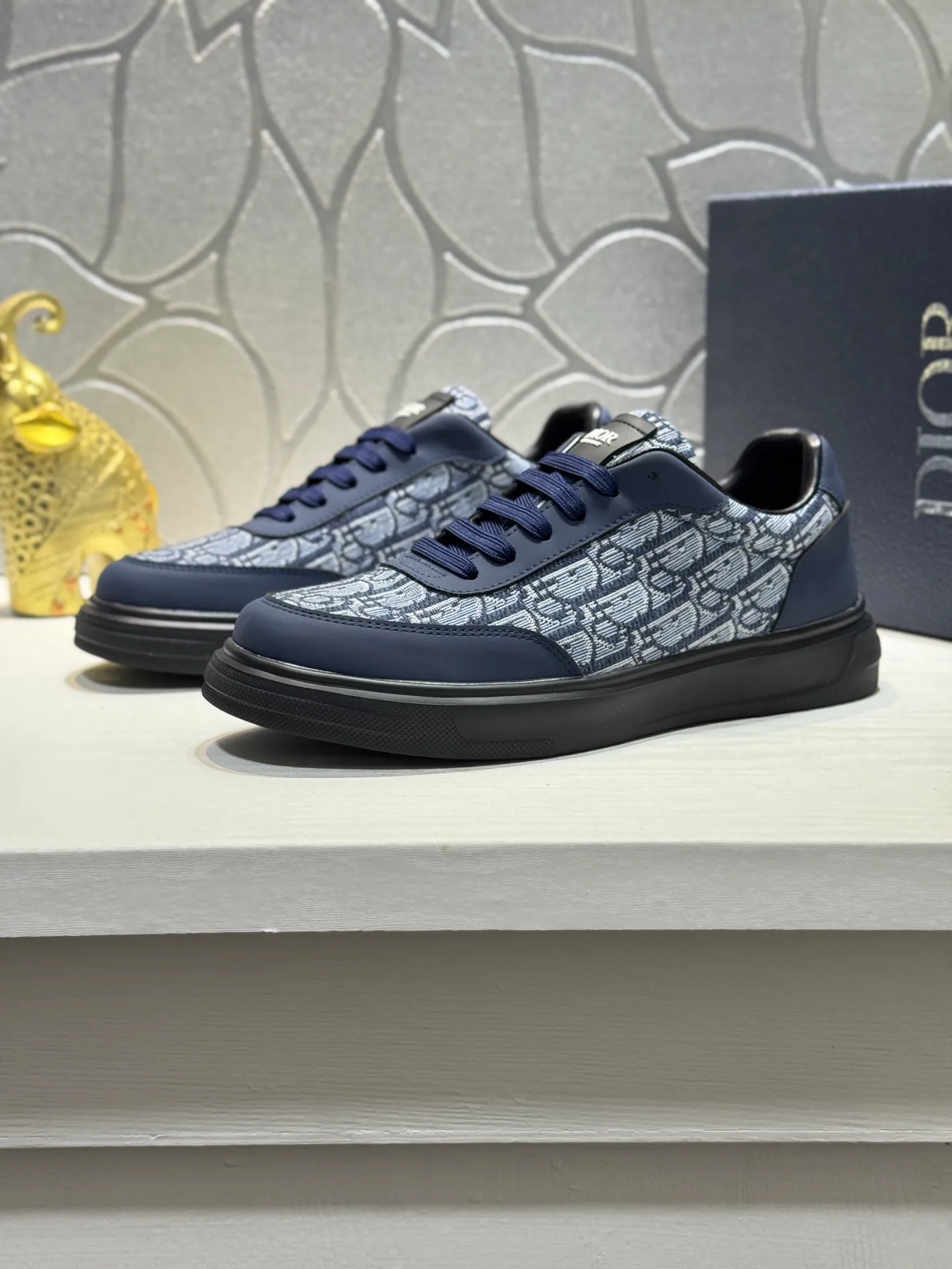 Men's men's shoes 💰400 [New model] 🌂🌂Dior (Dior) 🆕 Low-top casual shoes, carefully made of first-layer cowhide with canvas, comfortable and breathable ~ rubber soles, enhance style. Fashionable and versatile, it can complement any look. Featuring an exquisite design that is uniquely dynamic and modern, this shoe is part of Dior's legacy and embodies modern elegance. Size: 38-44 (45 customized